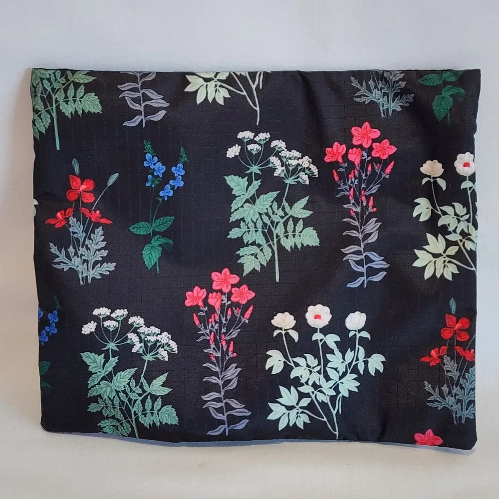 LeSportsac Botanical Floral Print Cosmetic Pouch Black Pink‎ Lining Ripstop Bag